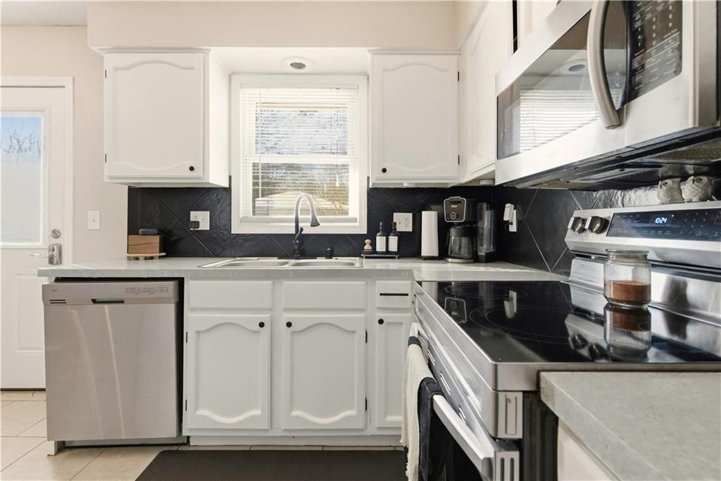 1610 SE Camelot Court — photo 14