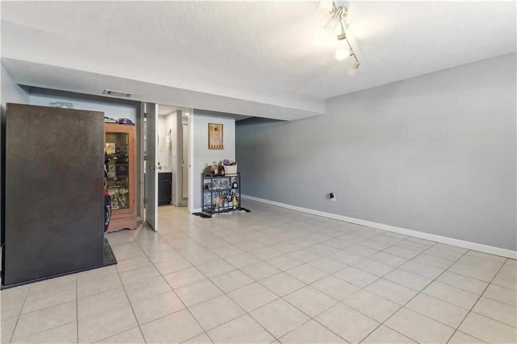1610 SE Camelot Court — photo 23