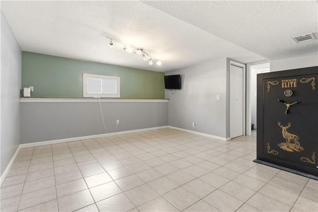 1610 SE Camelot Court — photo 24