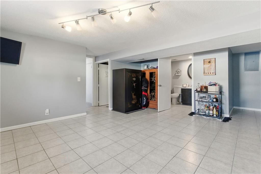 1610 SE Camelot Court — photo 25