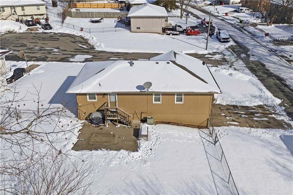 1610 SE Camelot Court — photo 32
