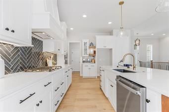 8004 Round Prairie Street — photo 9
