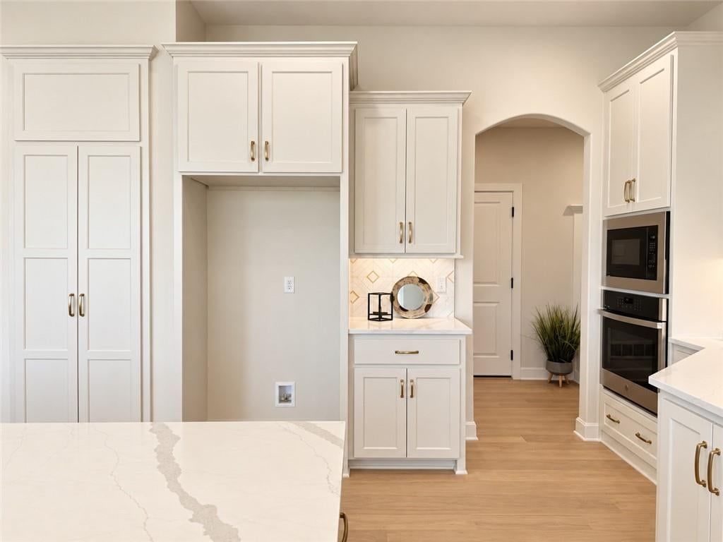 Photo 10 of 48 - 8004 Round Prairie Street, Shawnee, KS 66220