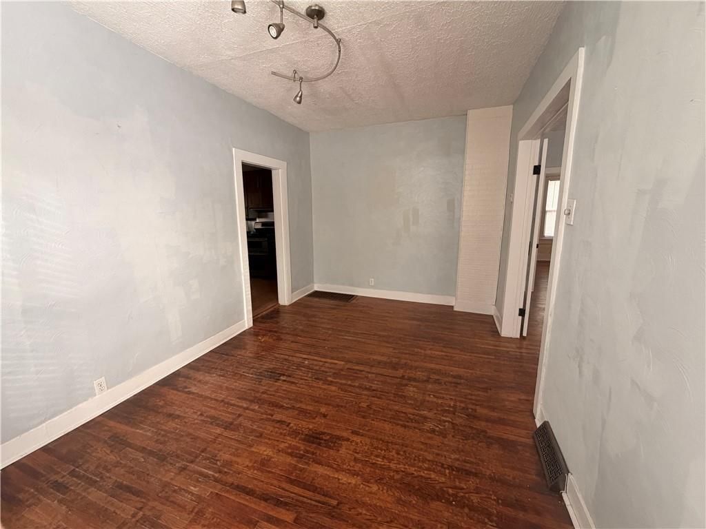 207 W Market Street — photo 8