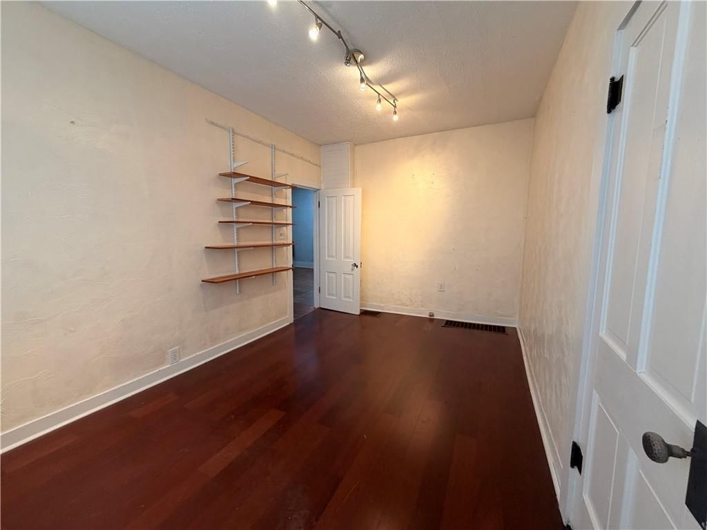 207 W Market Street — photo 25