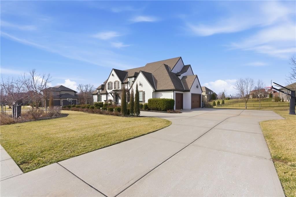 10516 N Hedges Avenue — photo 12