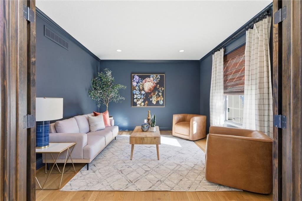 10516 N Hedges Avenue — photo 13