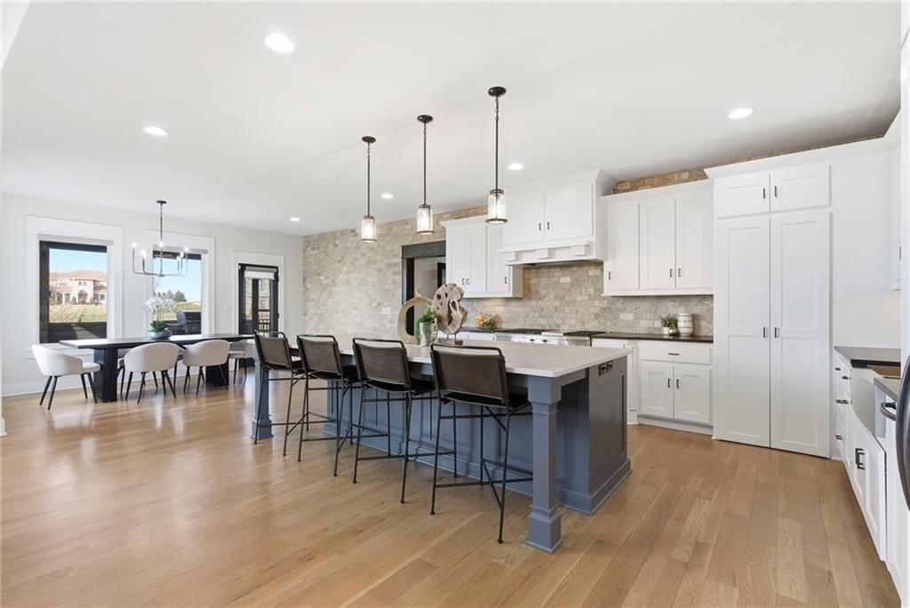 10516 N Hedges Avenue — photo 23