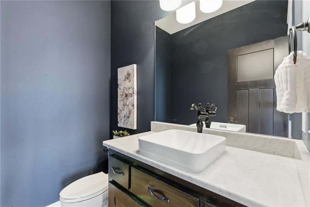 10516 N Hedges Avenue — photo 27