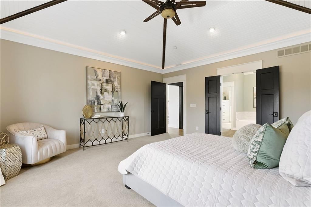 10516 N Hedges Avenue — photo 32