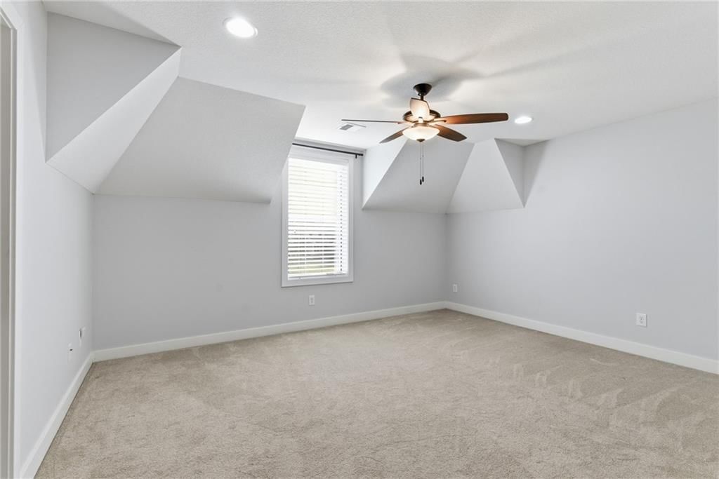 10516 N Hedges Avenue — photo 36
