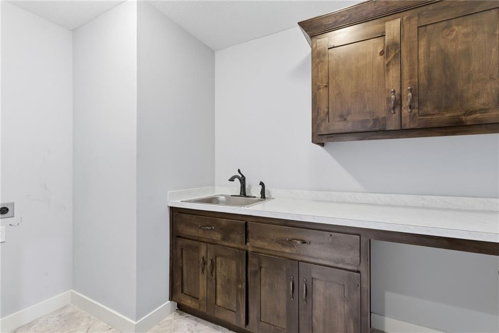10516 N Hedges Avenue — photo 38