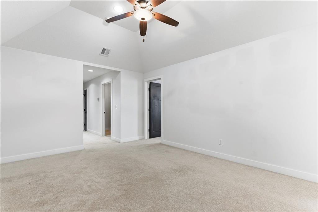10516 N Hedges Avenue — photo 43