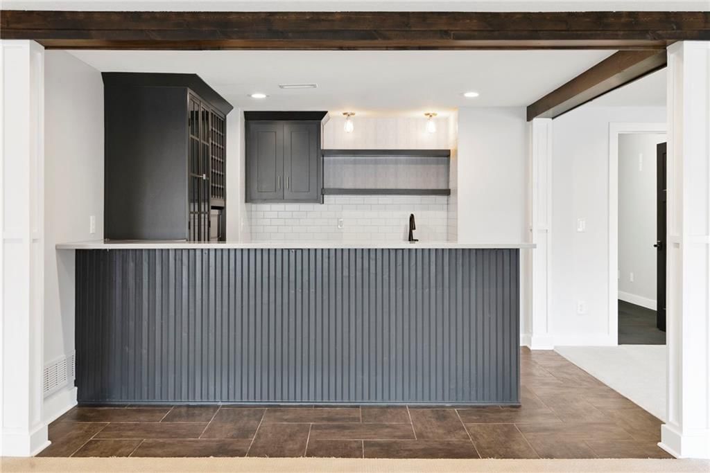 10516 N Hedges Avenue — photo 50