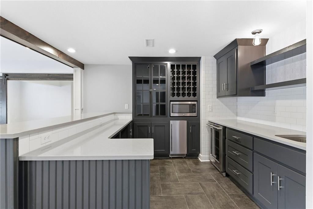10516 N Hedges Avenue — photo 51