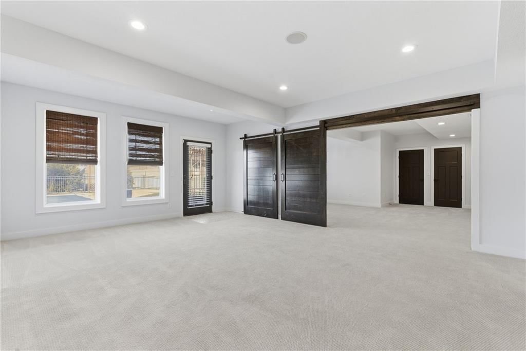 10516 N Hedges Avenue — photo 52