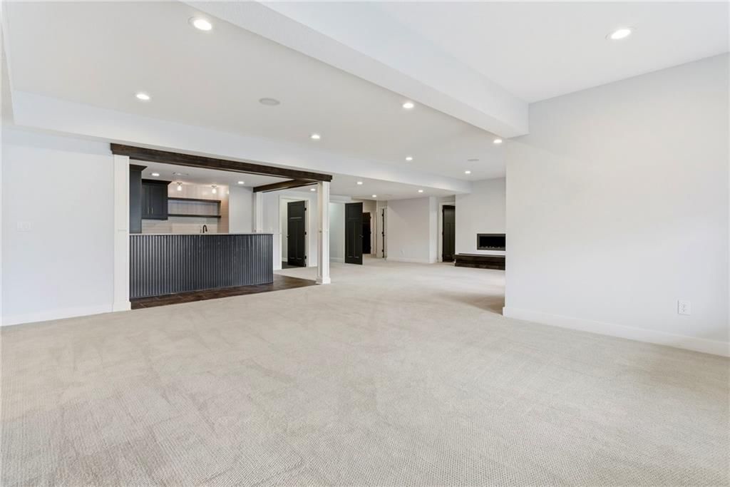 10516 N Hedges Avenue — photo 53