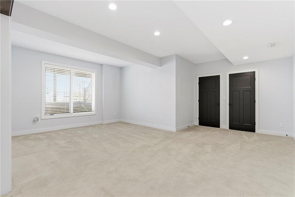 10516 N Hedges Avenue — photo 54