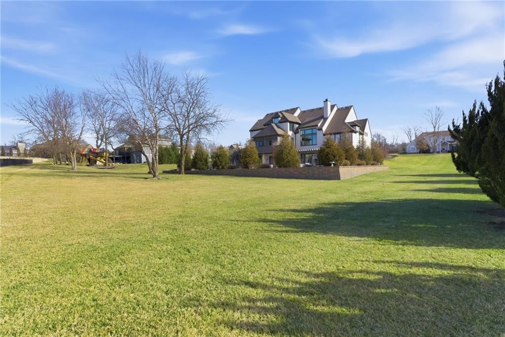 10516 N Hedges Avenue — photo 60
