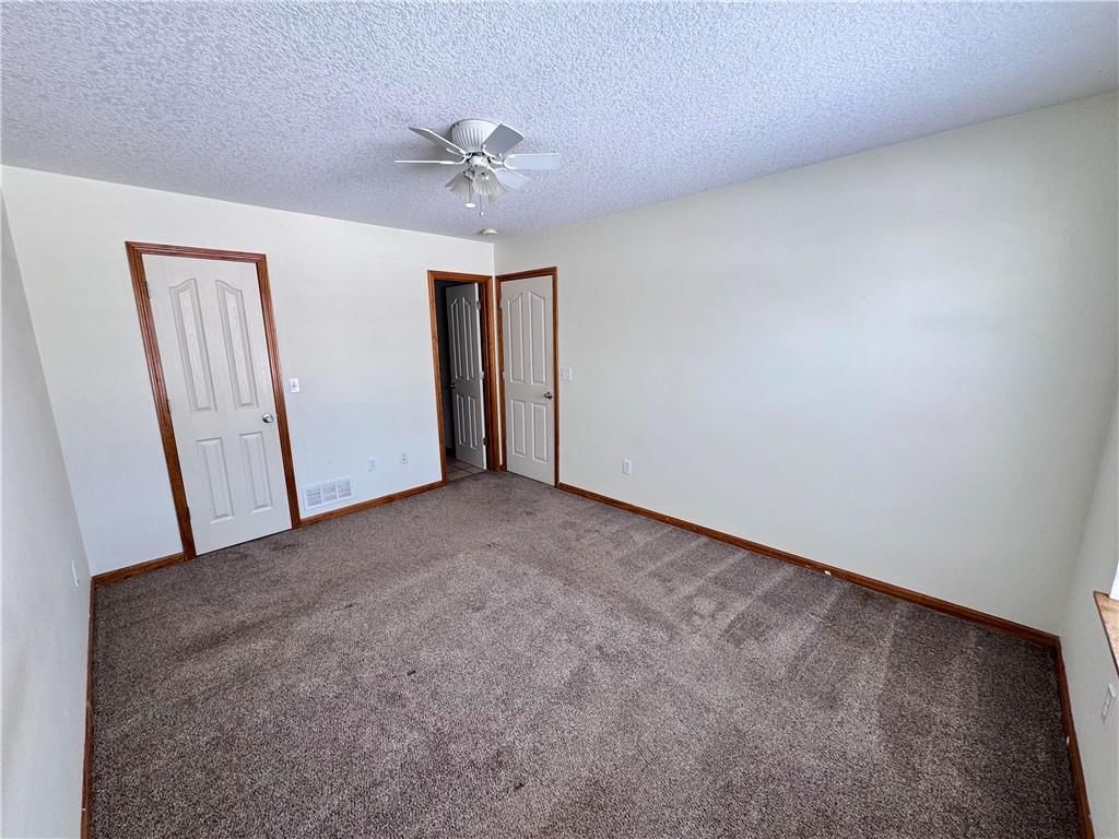 206 N Elm Street — photo 8