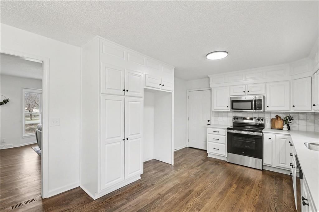 960 Glengera Street — photo 16