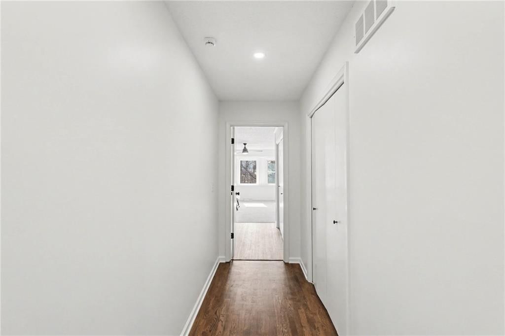 960 Glengera Street — photo 18