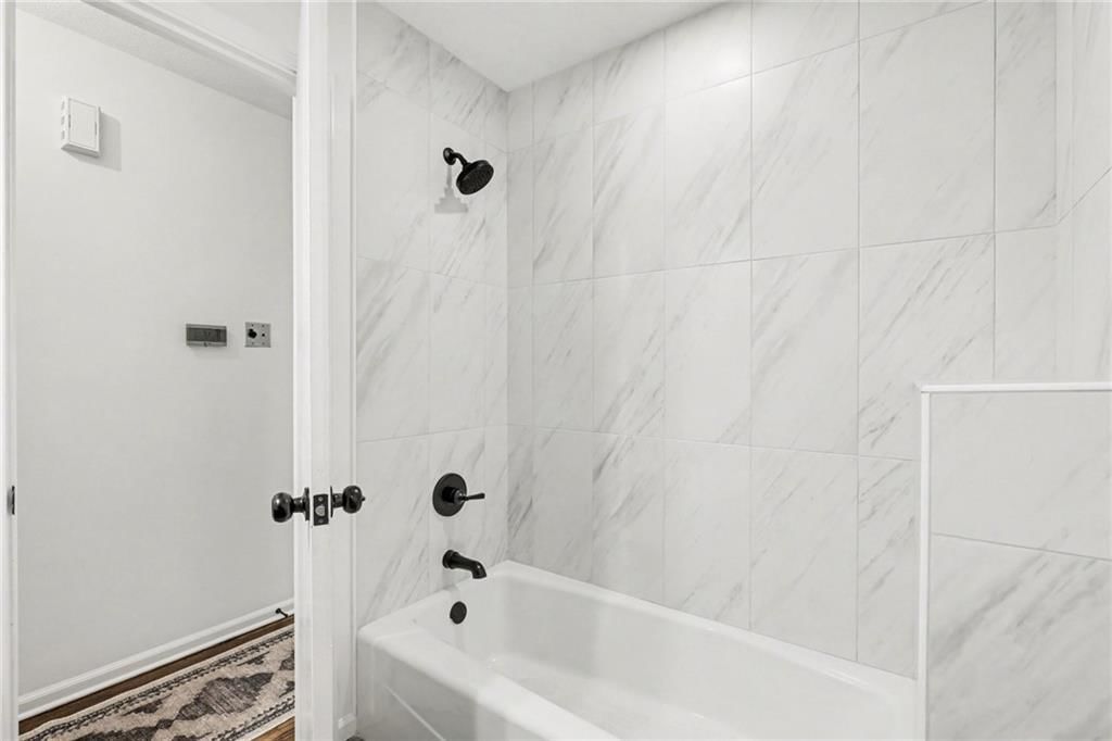 960 Glengera Street — photo 30
