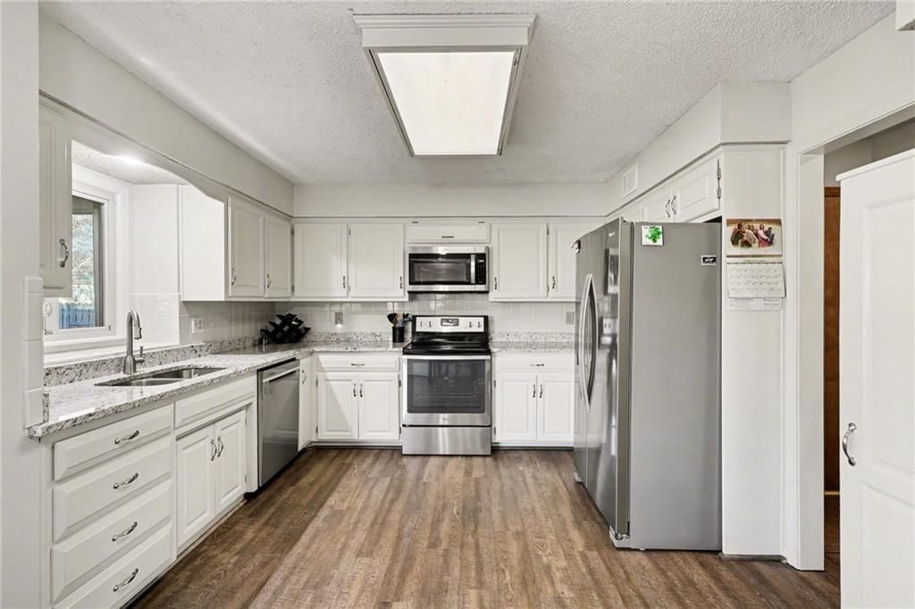 11712 Hardy Street — photo 9