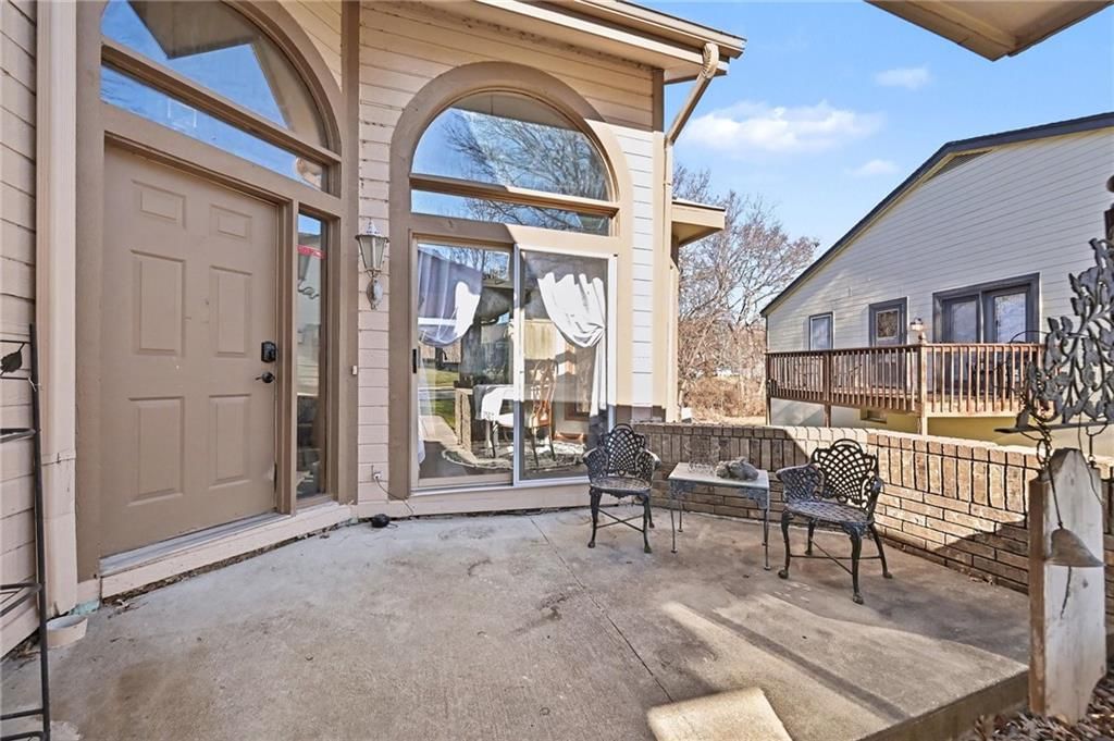 6530 N Revere Drive — photo 3