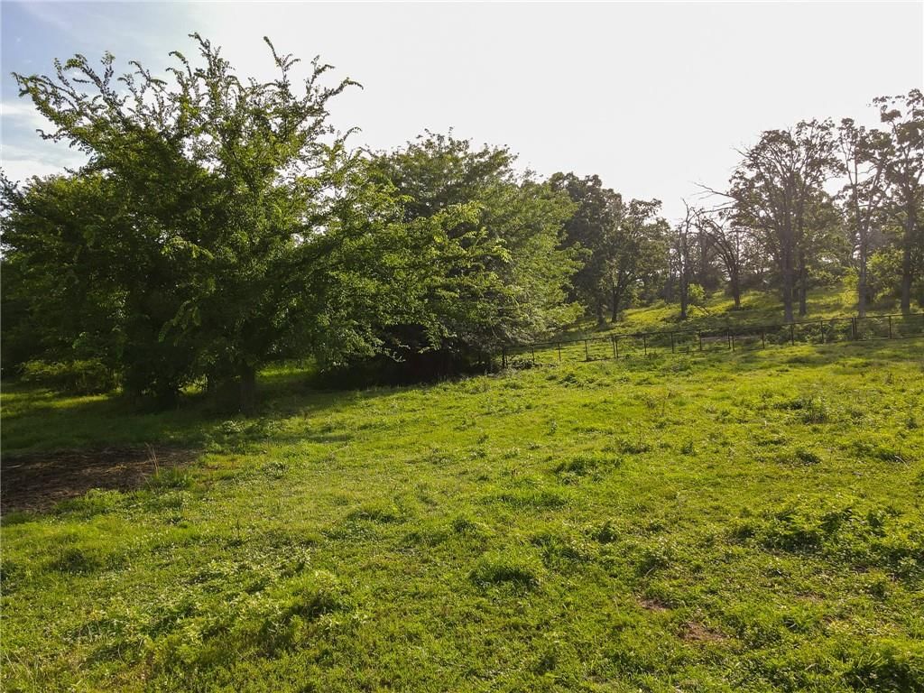 610 S EE Highway — photo 40