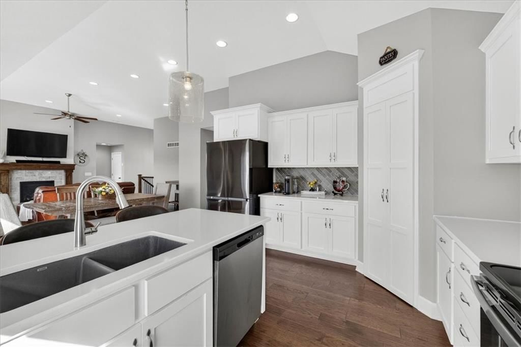 1486 N 162nd Court — photo 4