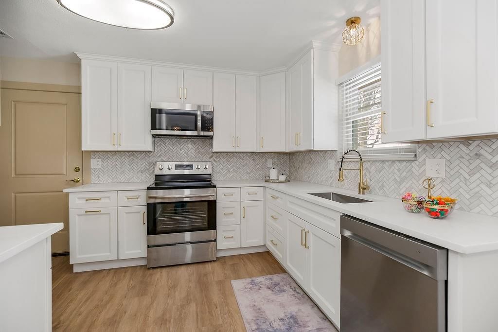 1323 W Johns Boulevard — photo 9