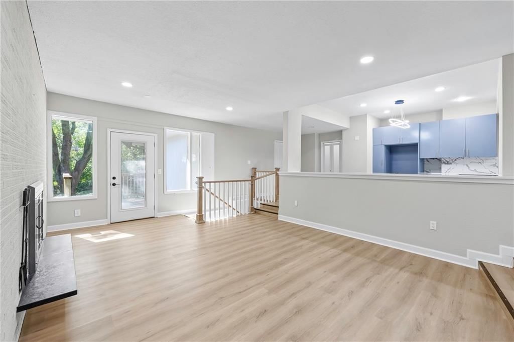 7019 W 69th Terrace — photo 5