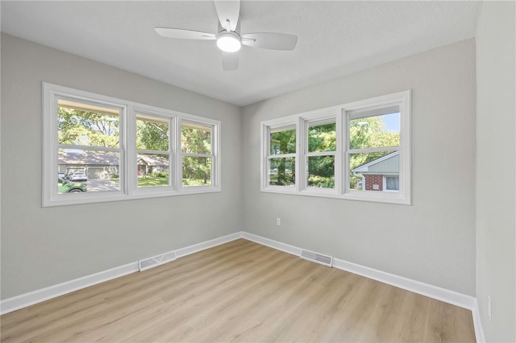 7019 W 69th Terrace — photo 28