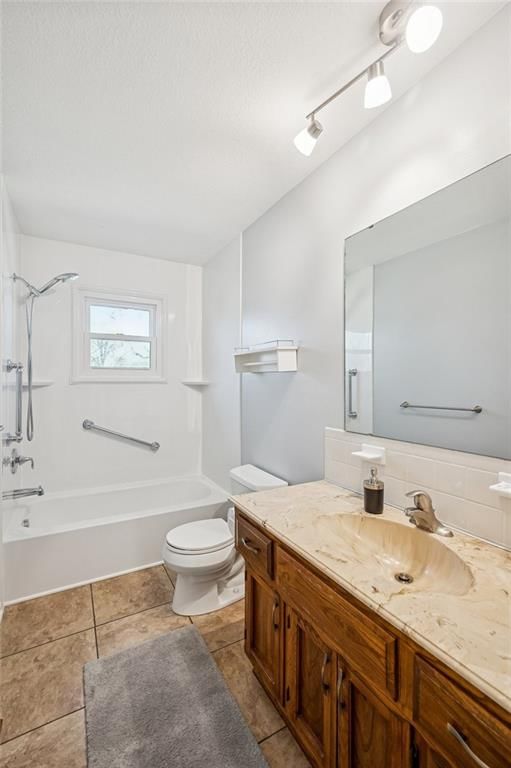 15918 W 136th Terrace — photo 22