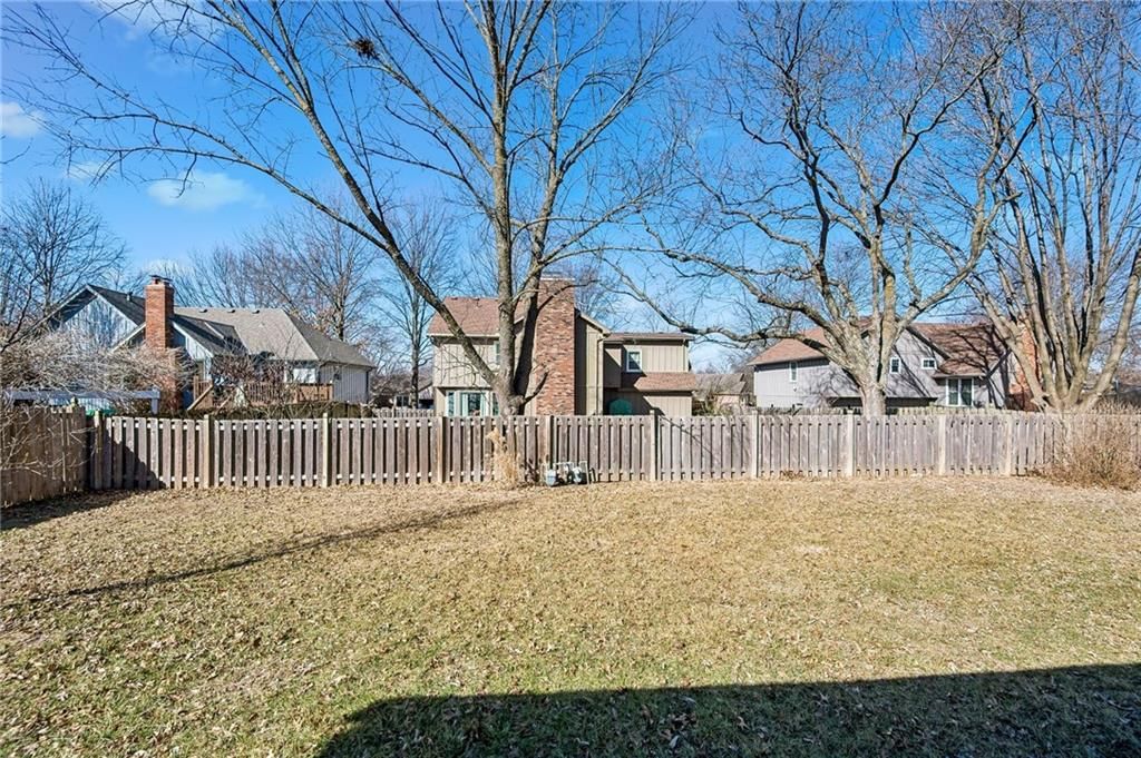 15918 W 136th Terrace — photo 32