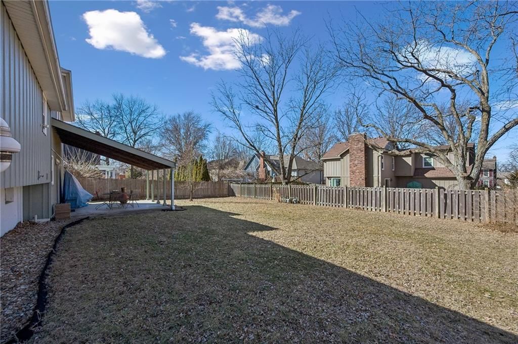 15918 W 136th Terrace — photo 33