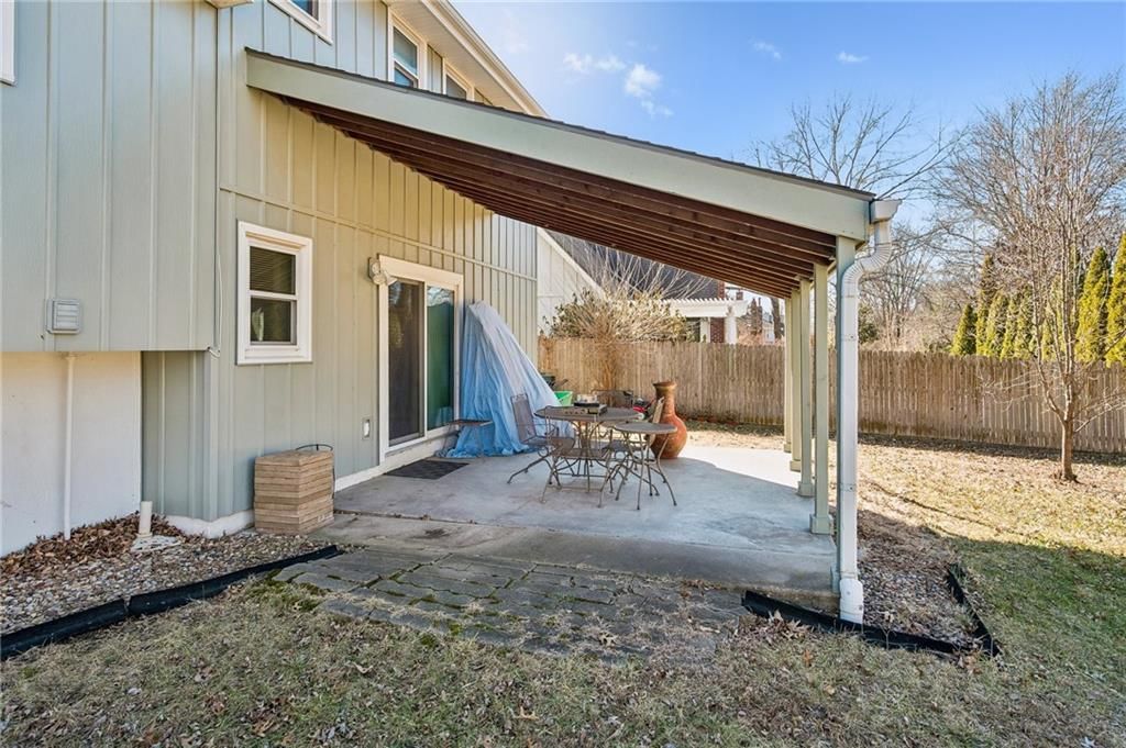 15918 W 136th Terrace — photo 35