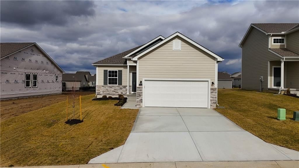 12428 S Aspen Lane, Lee's Summit, MO