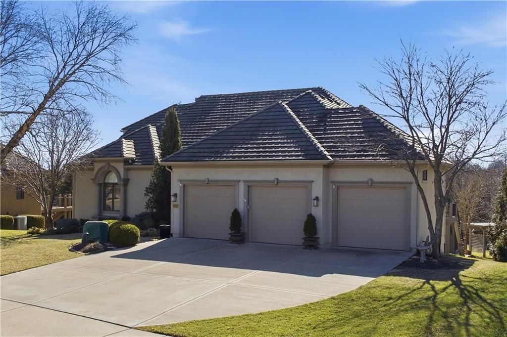 11007 W 145th Place, Overland Park, KS