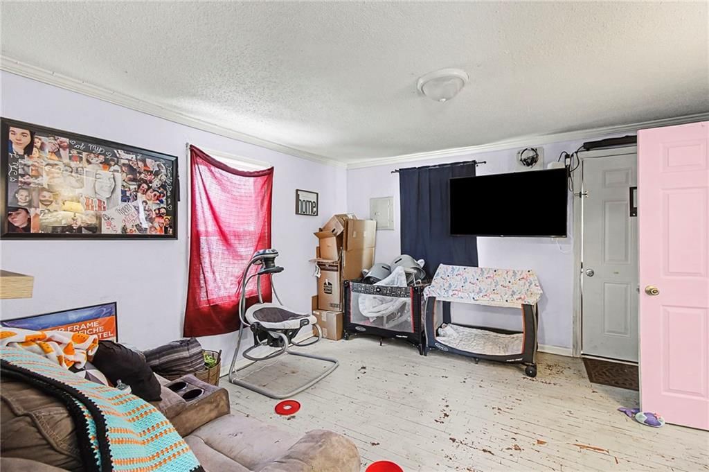 102 W Black Diamond Street — photo 3