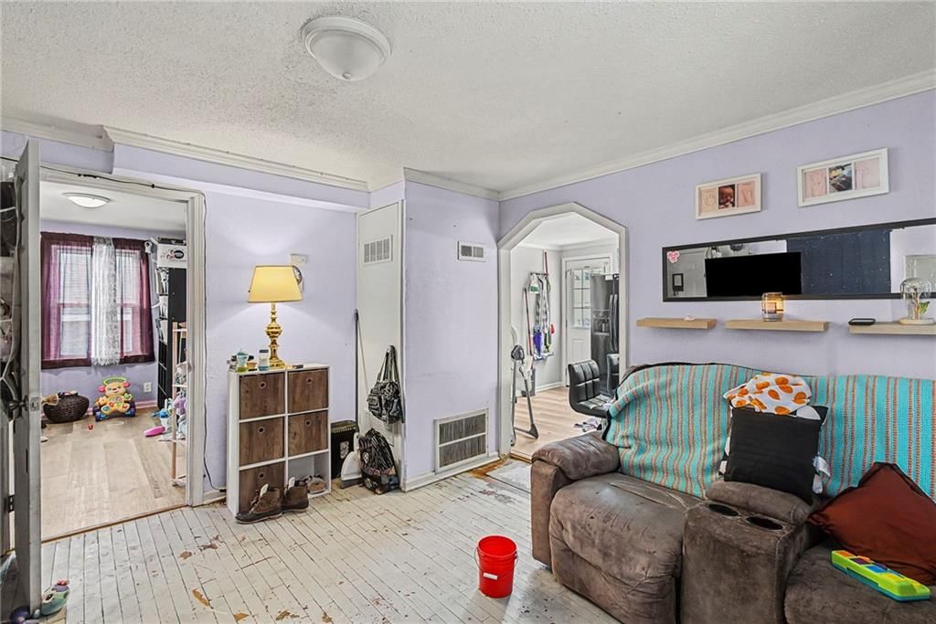 102 W Black Diamond Street — photo 5