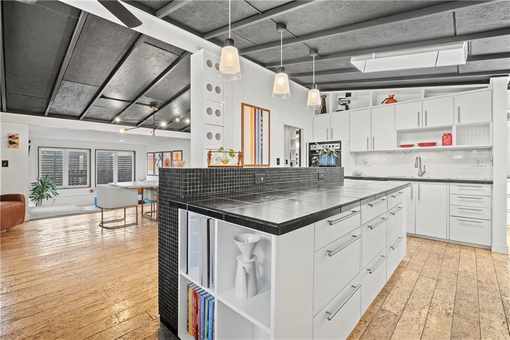 2115 W 71st Terrace — photo 9