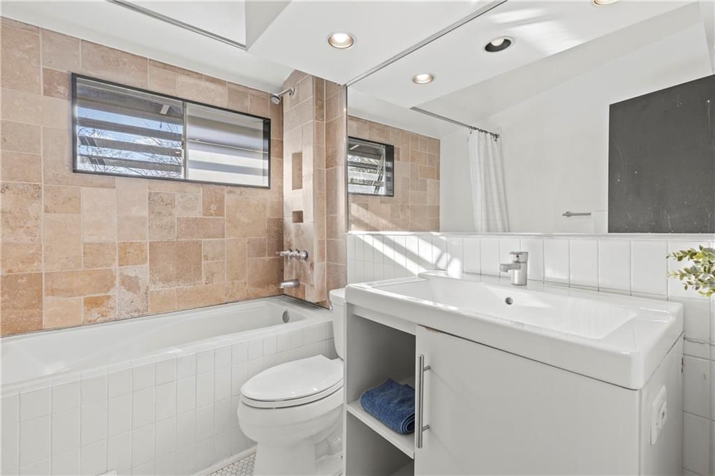 2115 W 71st Terrace — photo 27