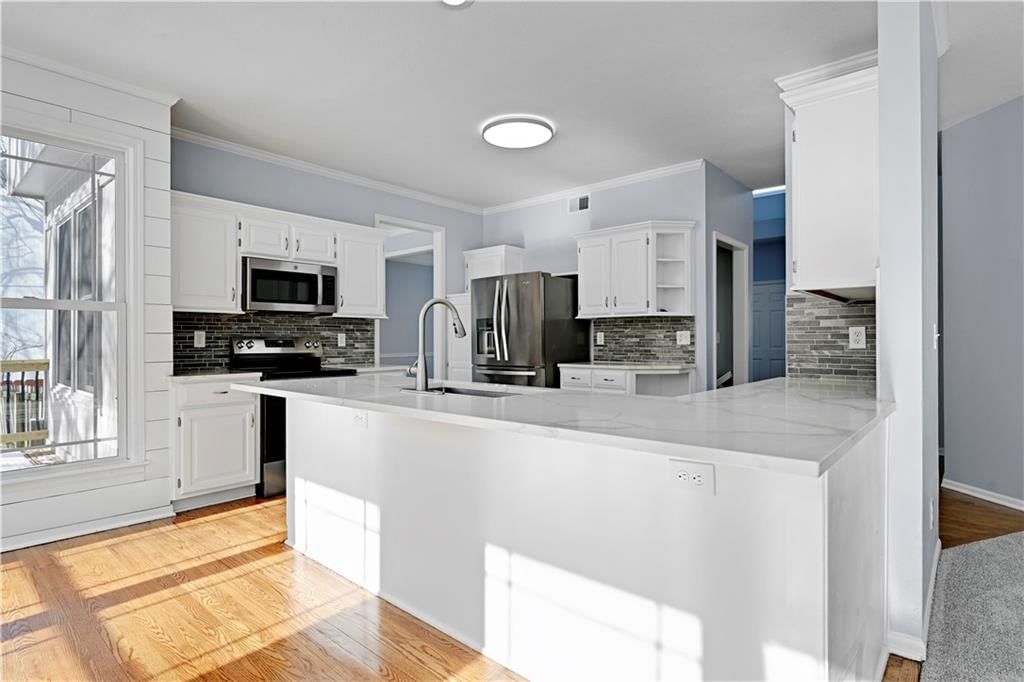 8605 W 152nd Terrace — photo 5