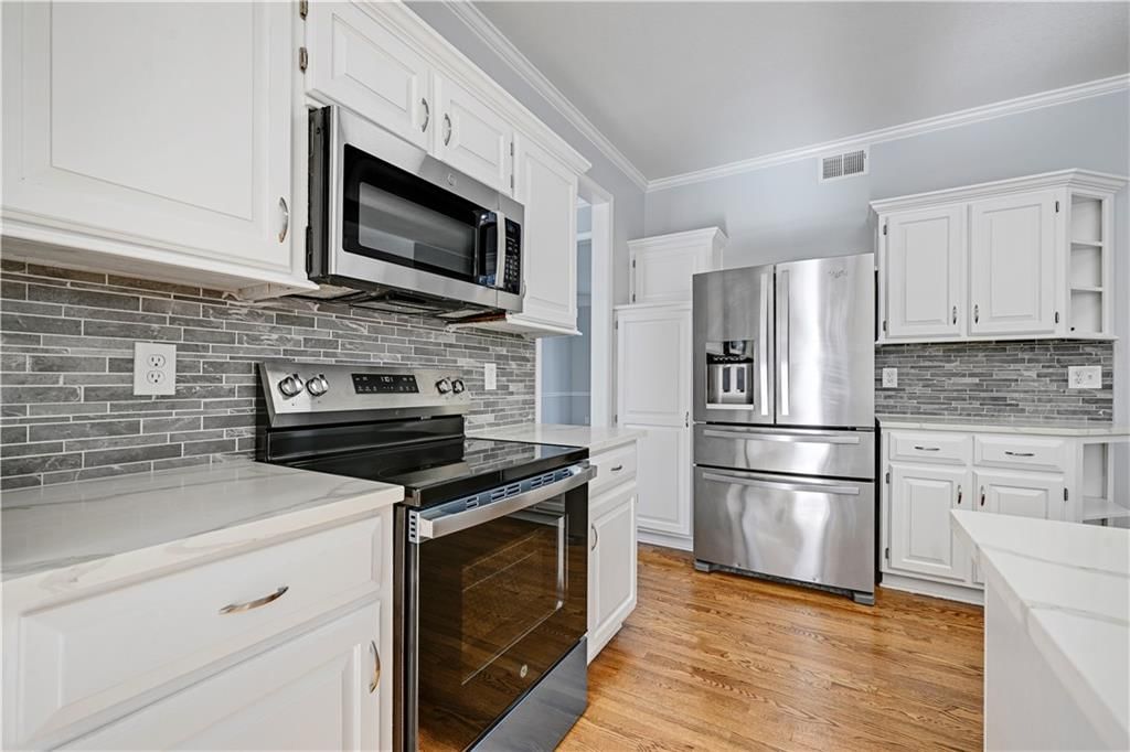 8605 W 152nd Terrace — photo 6