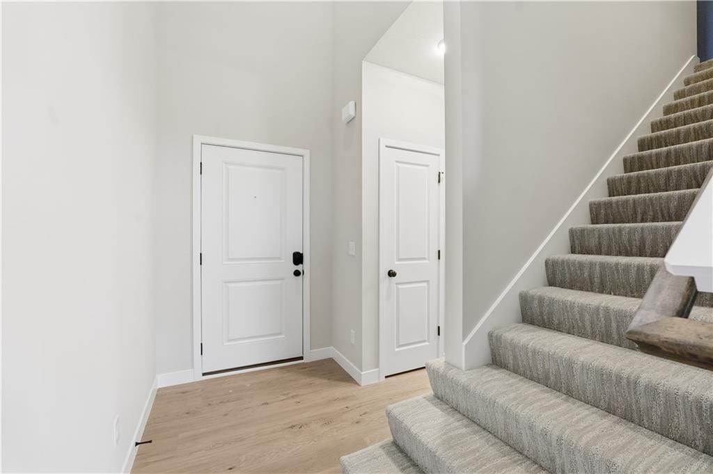 9633 N Colrain Avenue — photo 3