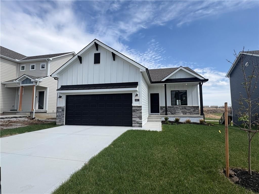 9637 N Colrain Avenue — photo 2