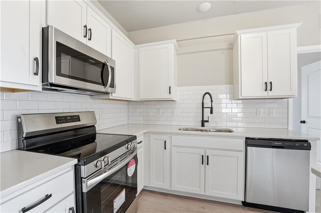 9637 N Colrain Avenue — photo 11