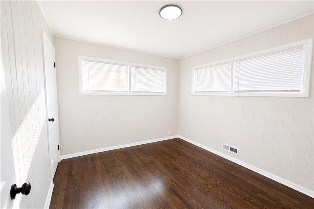 11112 Winchester Avenue — photo 7